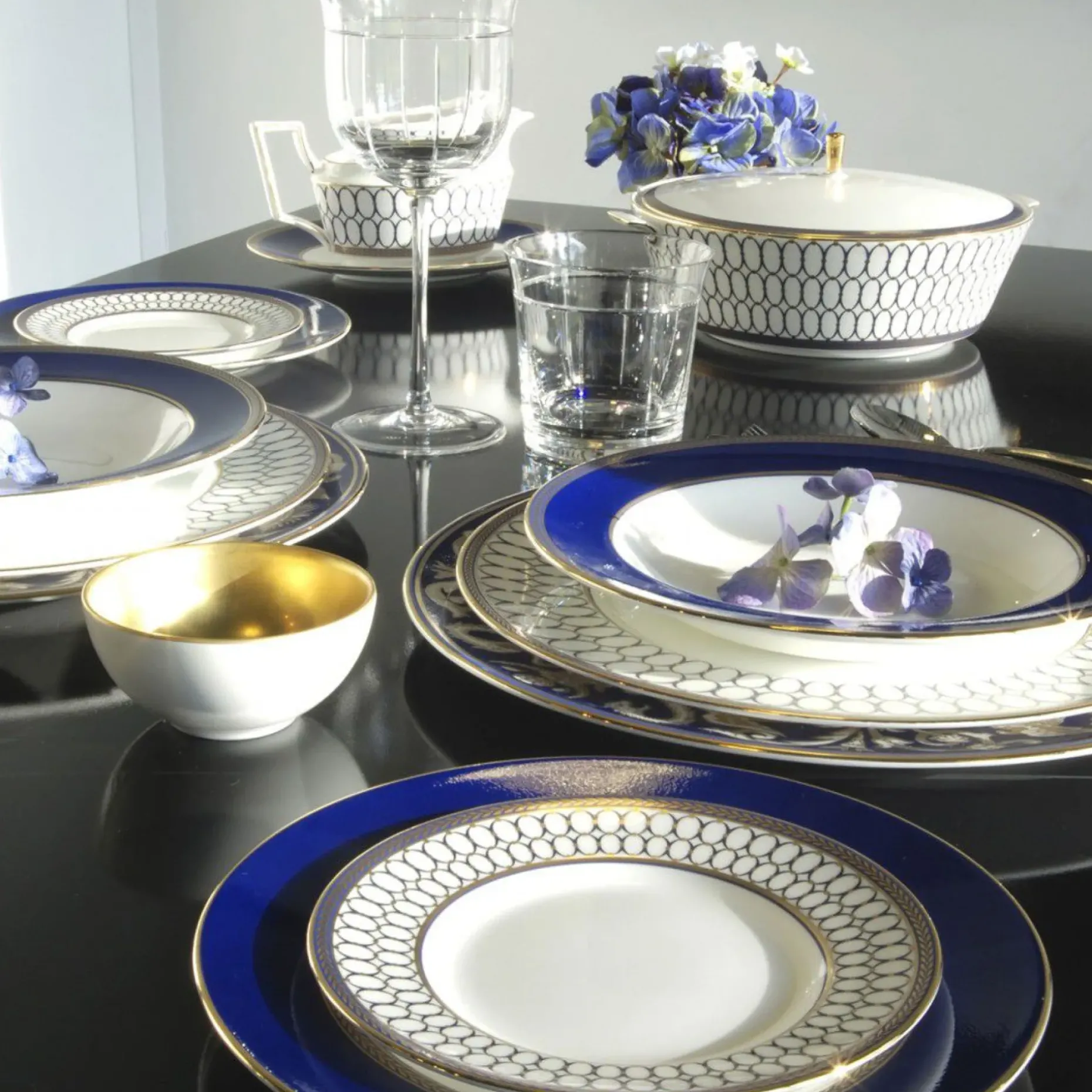 Renaissance Gold Sausekanne